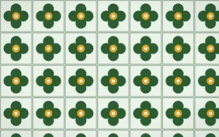 Amazônia Quatrefoil Tile — light green, gold and white azulejo background