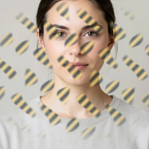 Metallisk folie smink applied to the same source image