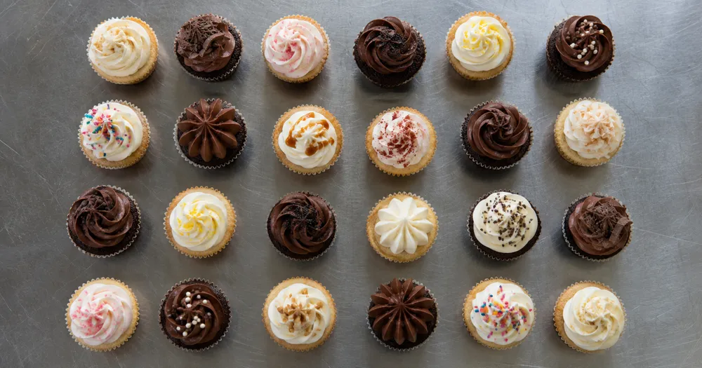 Count cupcakes on a tray from a photo — count cupcakes in a tray from a photo with marked results