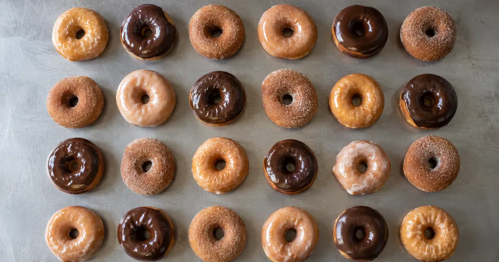 Count donuts on a tray from a photo — count donuts in a tray from a photo with marked results