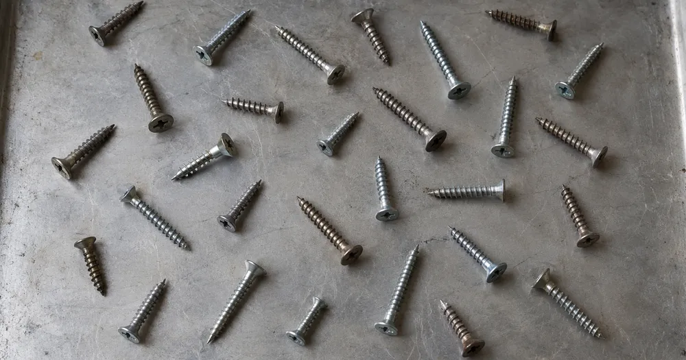 Screw Counter — Count screws in a tray from a photo — screw counter to count screws in a tray from a photo