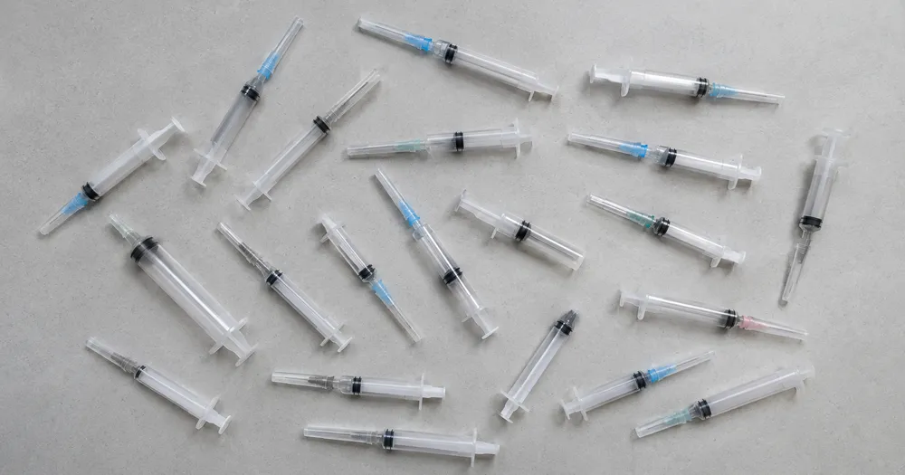 Count syringes in a tray from a photo — count syringes in a tray from a photo with marked results